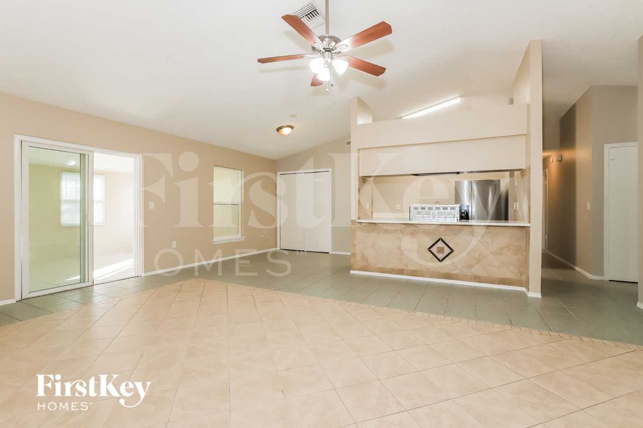 3813 Sugar Creek Ct - Photo 5 of 16