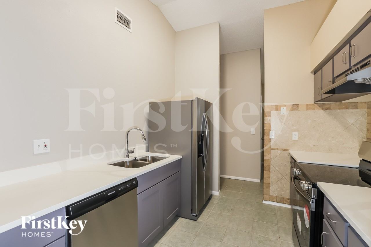 3813 Sugar Creek Ct - Photo 6 of 16