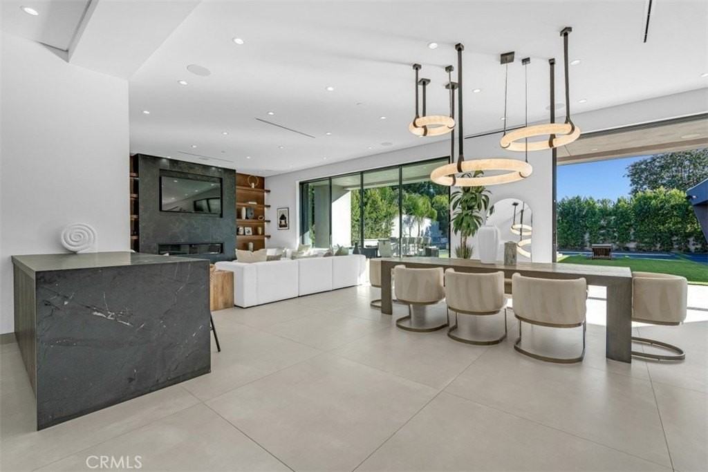 13016 Chandler Blvd - Photo 6 of 50