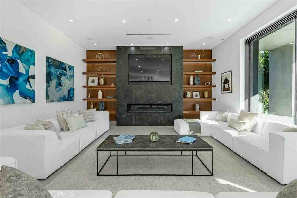 13016 Chandler Blvd - Photo 7 of 50