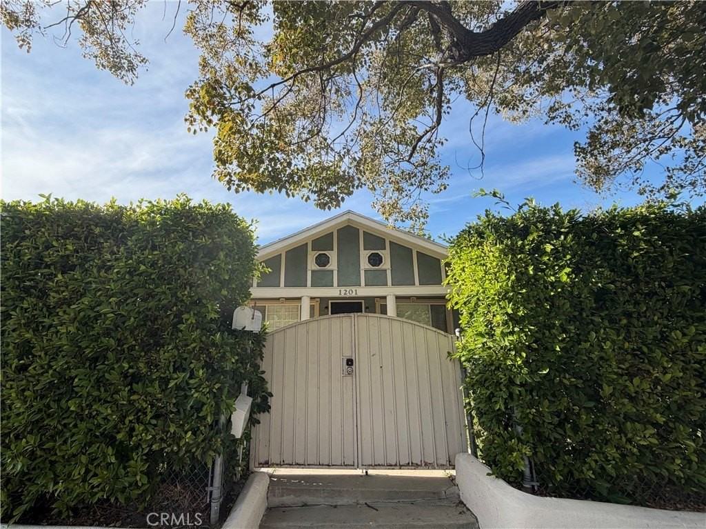 1201 Sanborn Ave - Photo 2 of 12