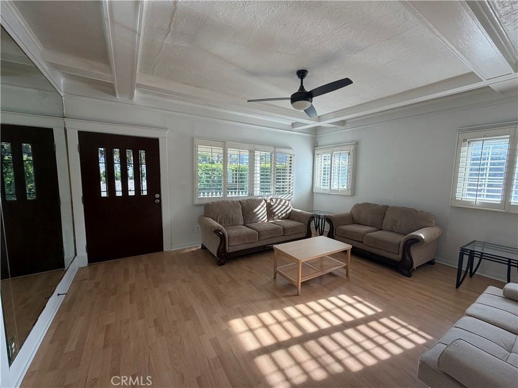 1201 Sanborn Ave - Photo 5 of 12