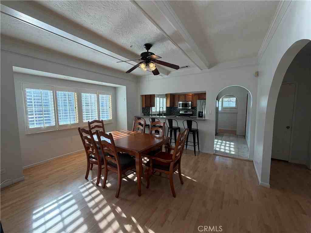 1201 Sanborn Ave - Photo 6 of 12