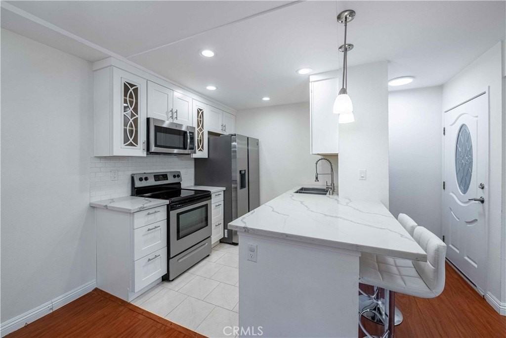 28947 Thousand Oaks Blvd - Photo 4 of 21