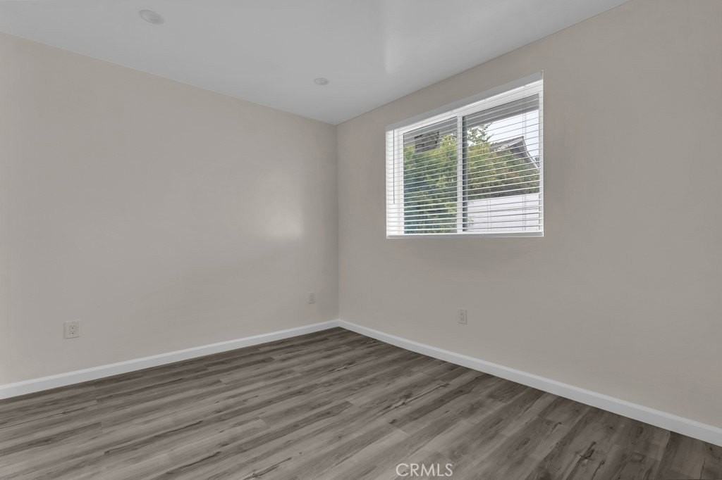 15513 Hart St - Photo 7 of 14