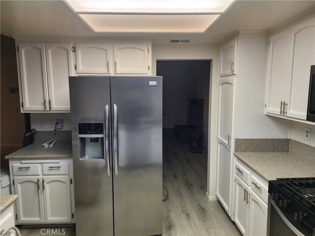 33202 Blanche Dr - Photo 3 of 18