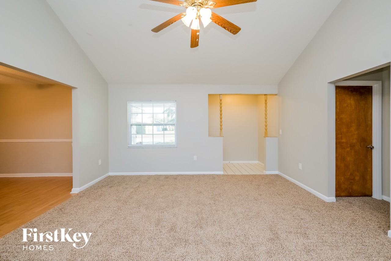 2416 Timbercreek Loop W - Photo 2 of 15