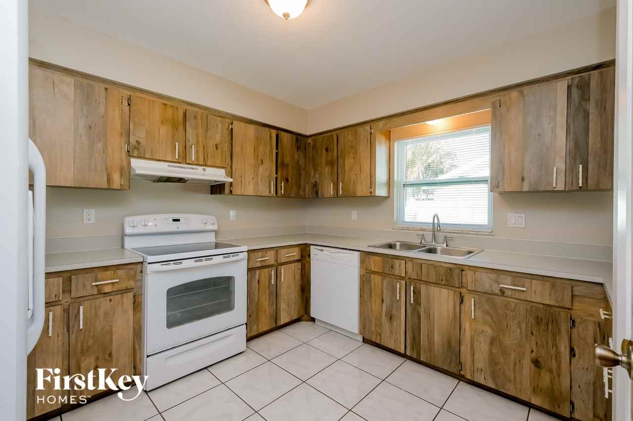 2416 Timbercreek Loop W - Photo 4 of 15