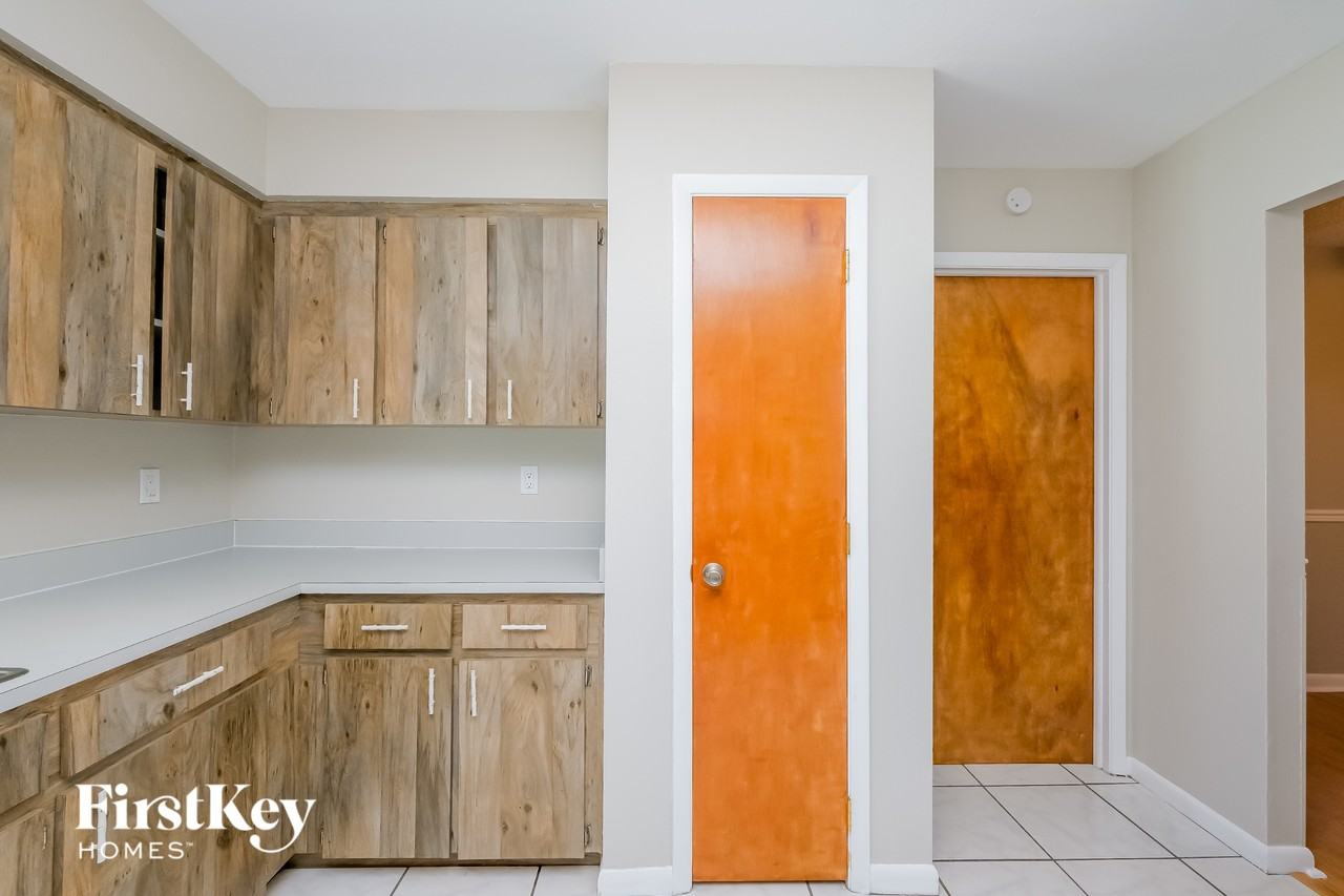 2416 Timbercreek Loop W - Photo 5 of 15