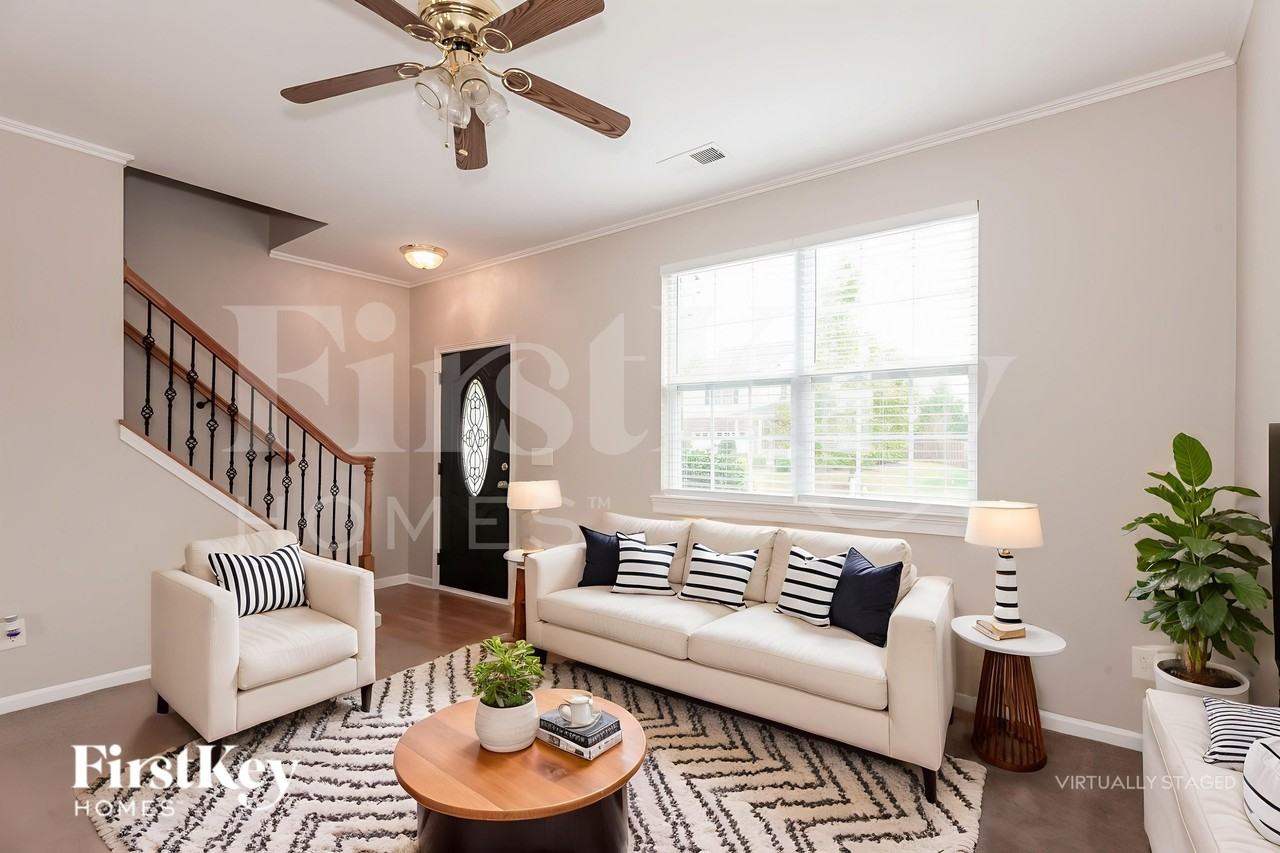 2329 Nettleton Ct - Photo 4 of 18