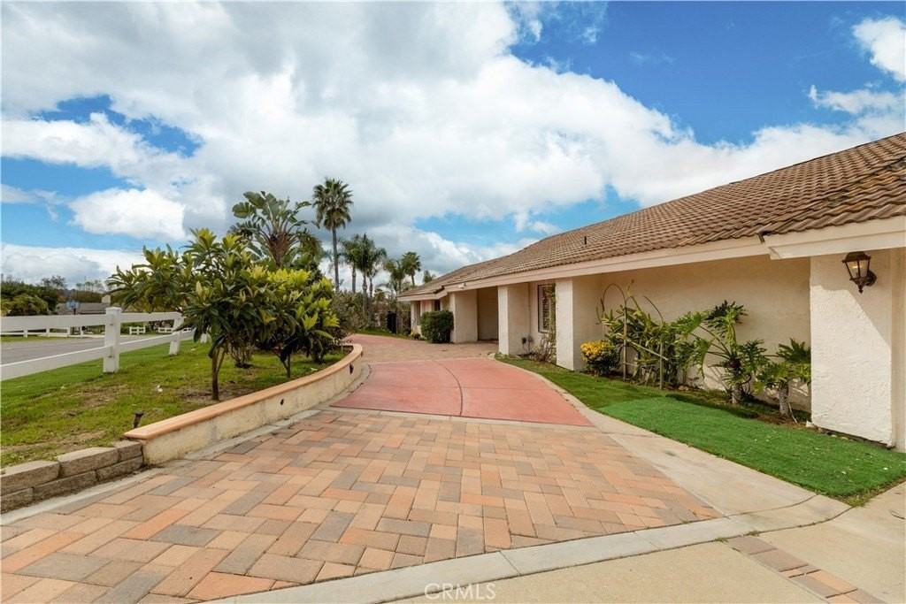 2605 Indian Creek Rd - Photo 2 of 37