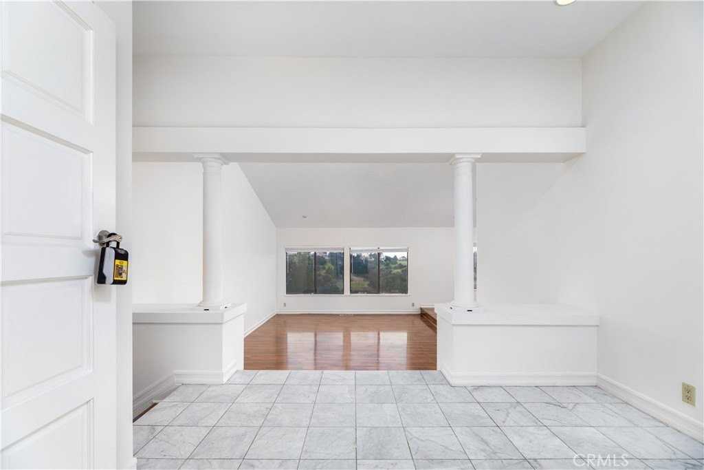 2605 Indian Creek Rd - Photo 3 of 37