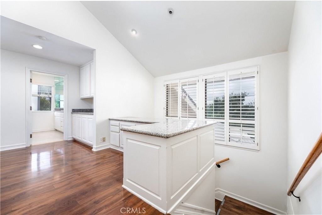 2605 Indian Creek Rd - Photo 4 of 37