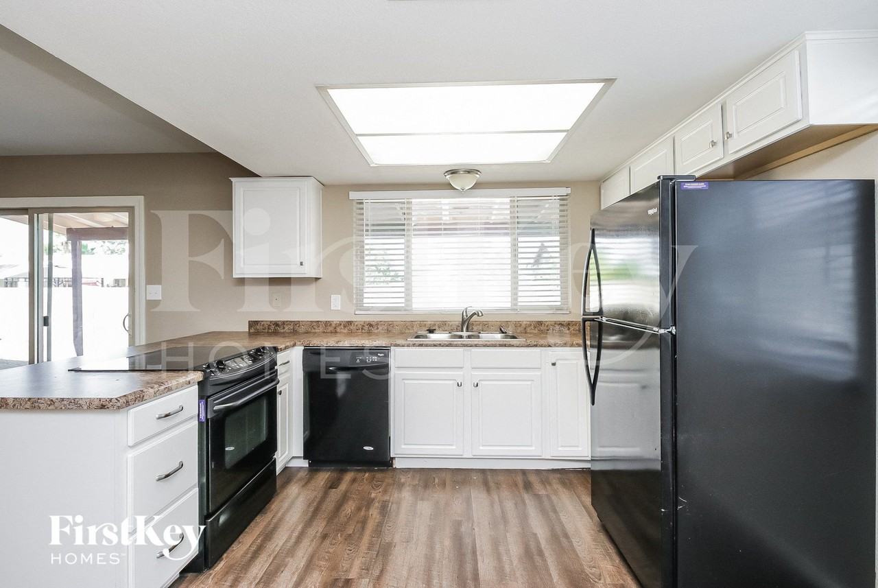 2312 E Commonwealth Ave - Photo 5 of 15