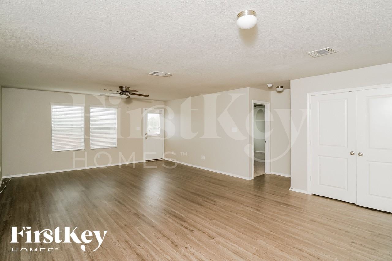 1936 Heather Glen Dr - Photo 4 of 18