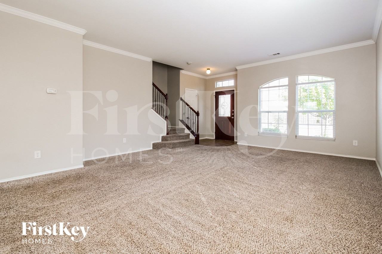 1636 Grassy View Dr - Photo 2 of 13