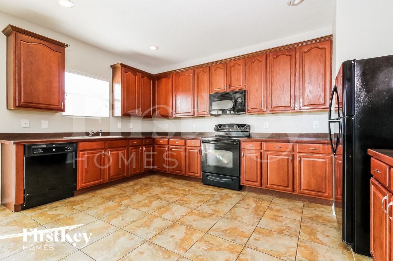 1636 Grassy View Dr - Photo 4 of 13