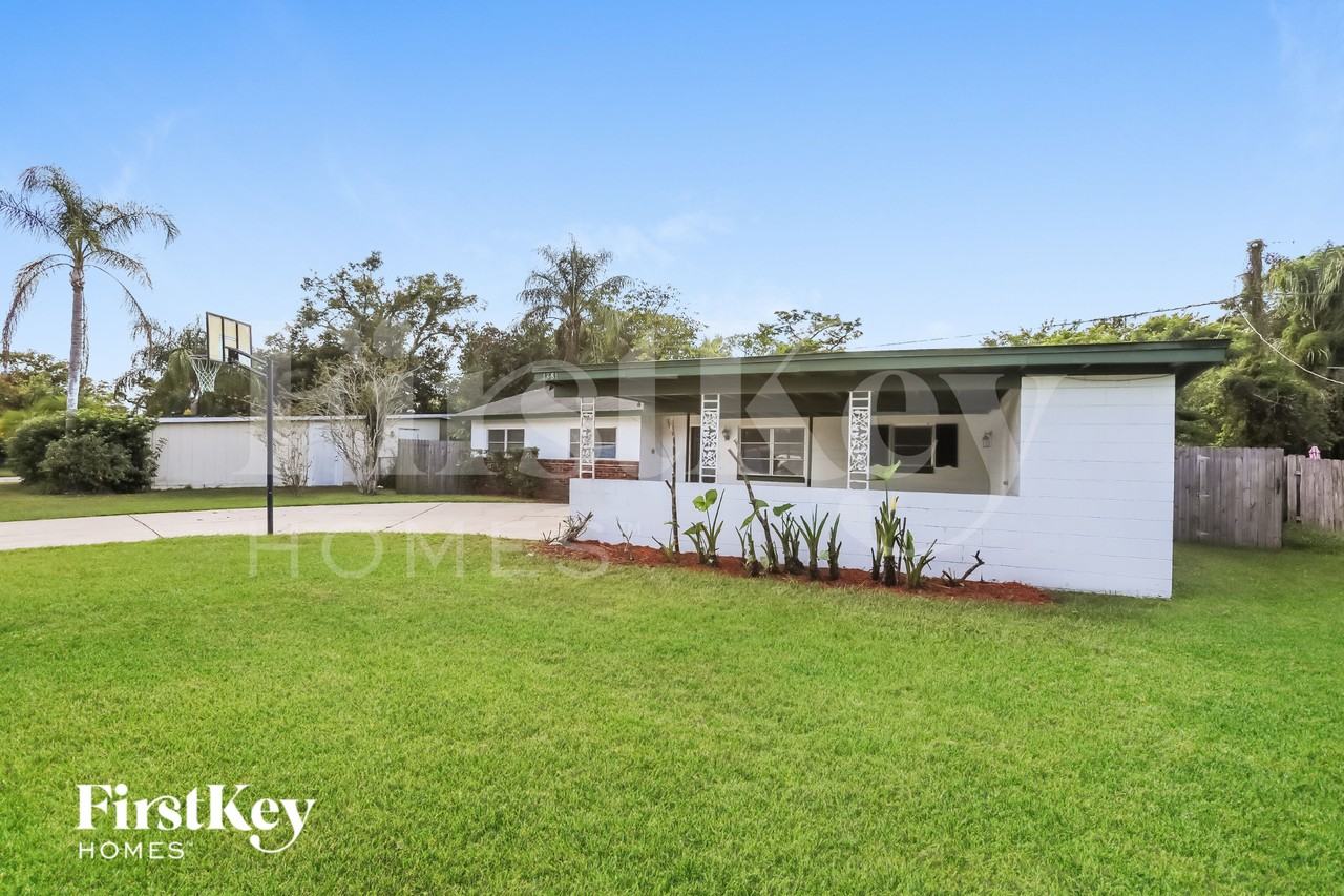 1381 Viburnum Ln - Photo 2 of 15