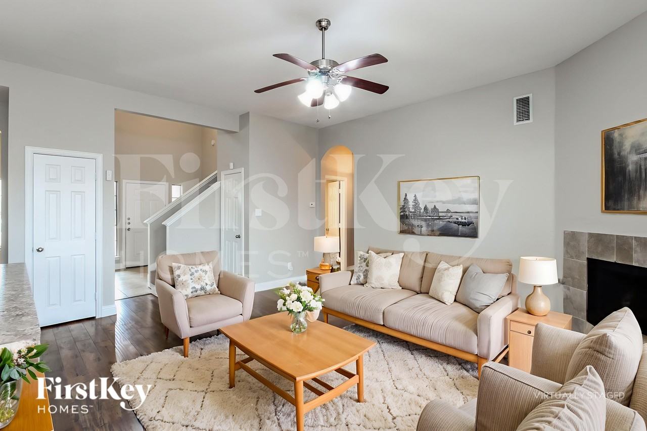 1215 Jewell Ln - Photo 4 of 19