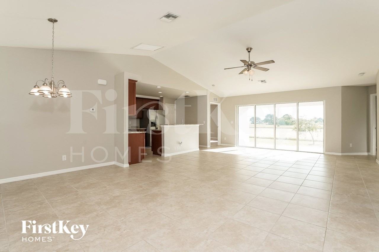 1121 Nw Juanita Pl - Photo 3 of 15