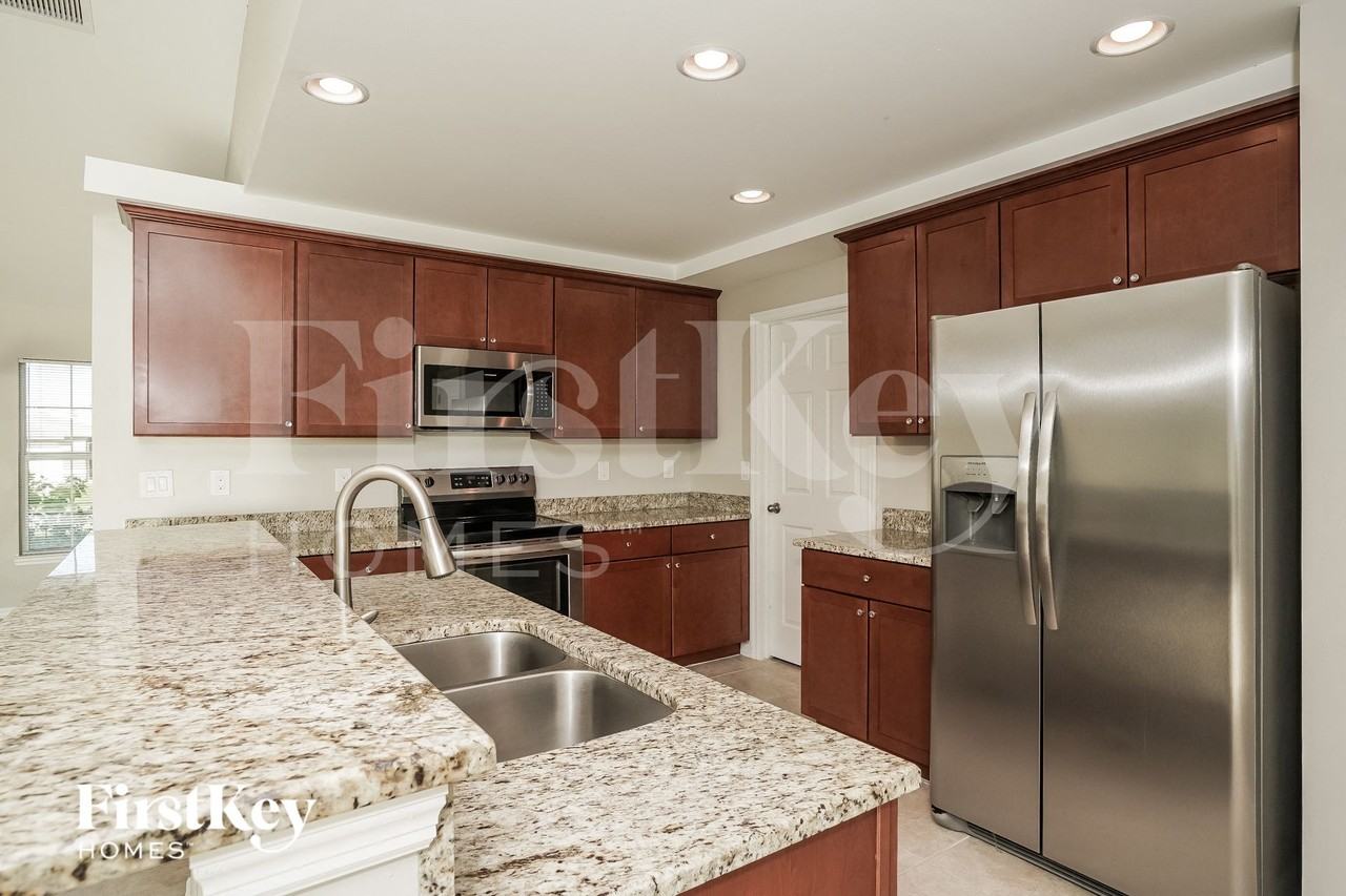 1121 Nw Juanita Pl - Photo 6 of 15