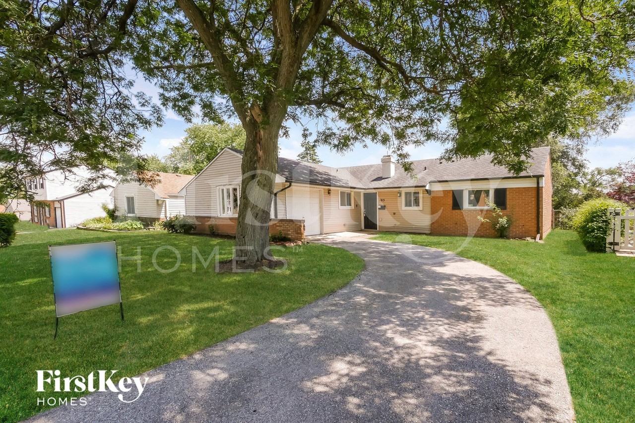 105 Oxford Ln - Photo 2 of 15