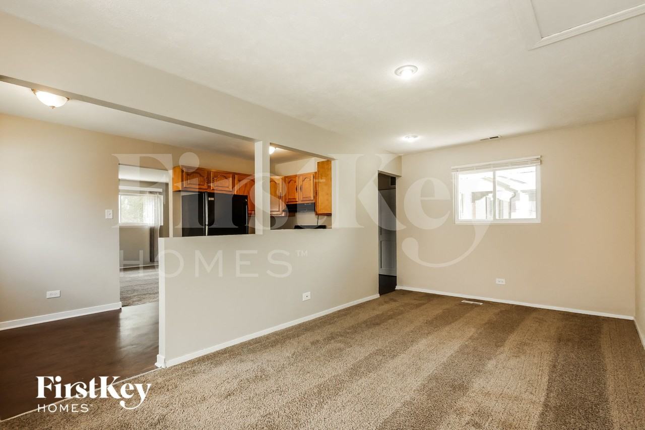 105 Oxford Ln - Photo 6 of 15