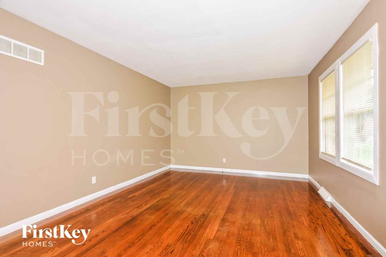 1007 Chambers Rd - Photo 3 of 19