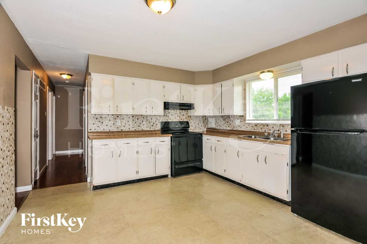 1007 Chambers Rd - Photo 7 of 19