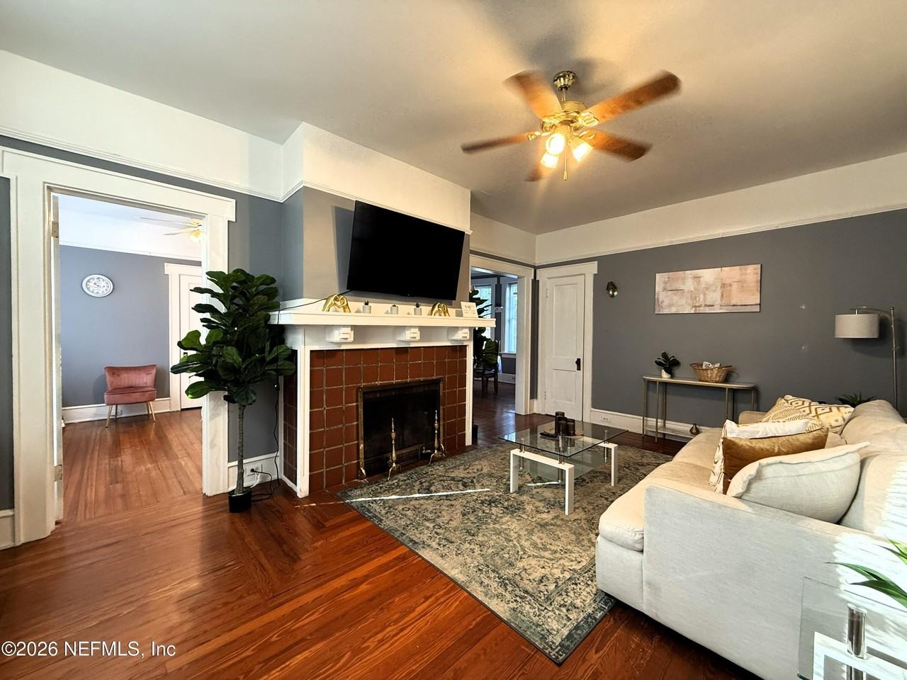 146 W 6th St - Photo 4 of 19