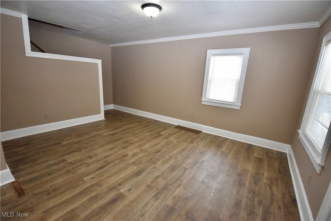 583 Victoria Ave - Photo 4 of 23