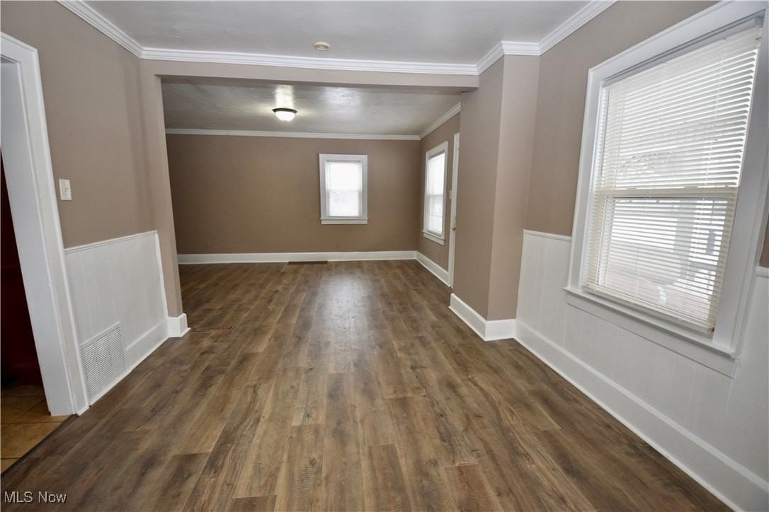 583 Victoria Ave - Photo 6 of 23