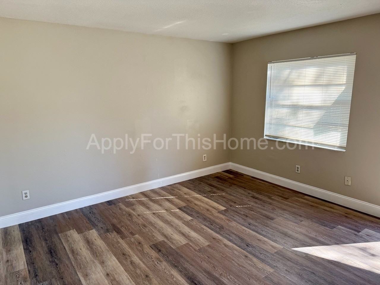 3906 E Bird St #B - Photo 3 of 15