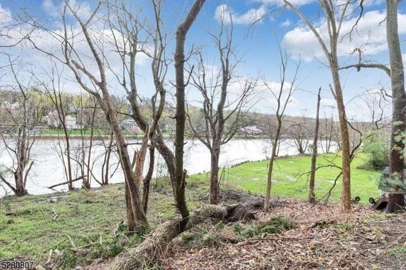 153 Stirling Rd - Photo 3 of 31