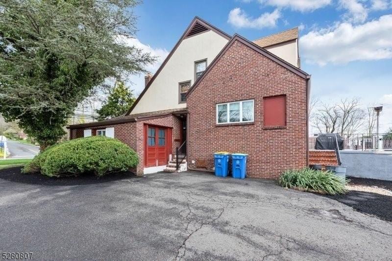 153 Stirling Rd - Photo 4 of 31