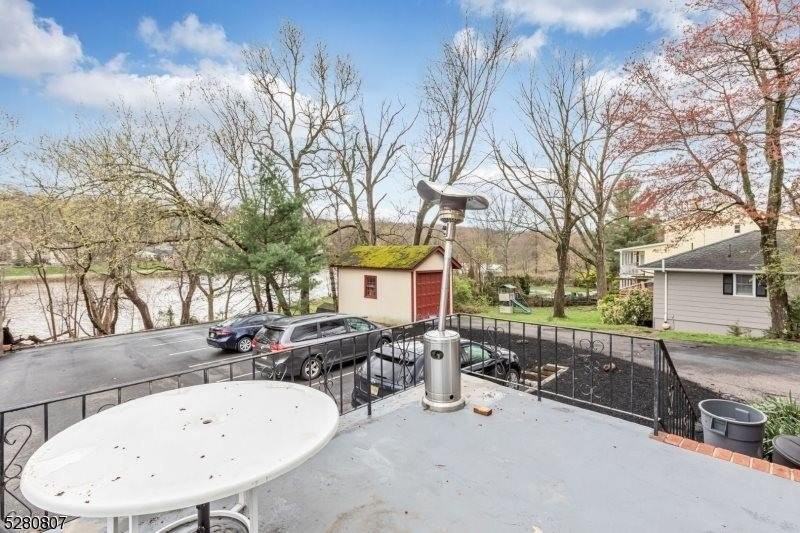 153 Stirling Rd - Photo 6 of 31