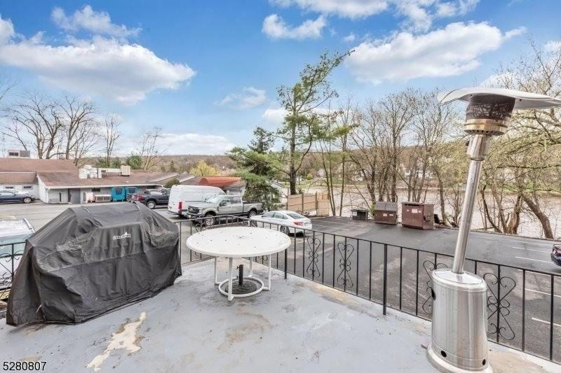 153 Stirling Rd - Photo 7 of 31