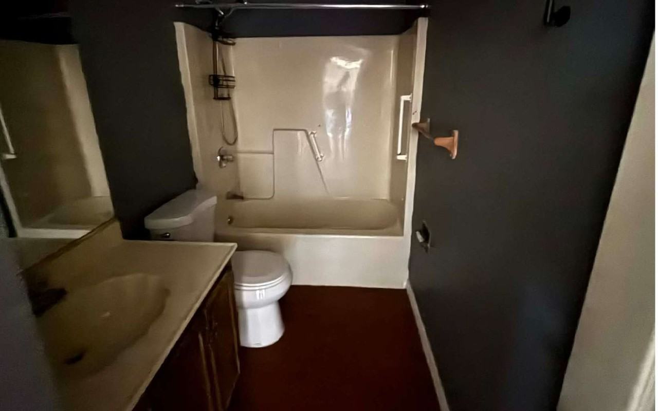 3811 NW ARCHER 102 - Photo 5 of 9