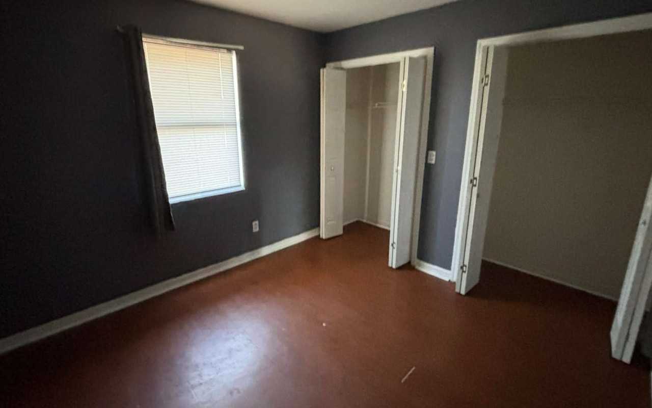 3811 NW ARCHER 102 - Photo 7 of 9