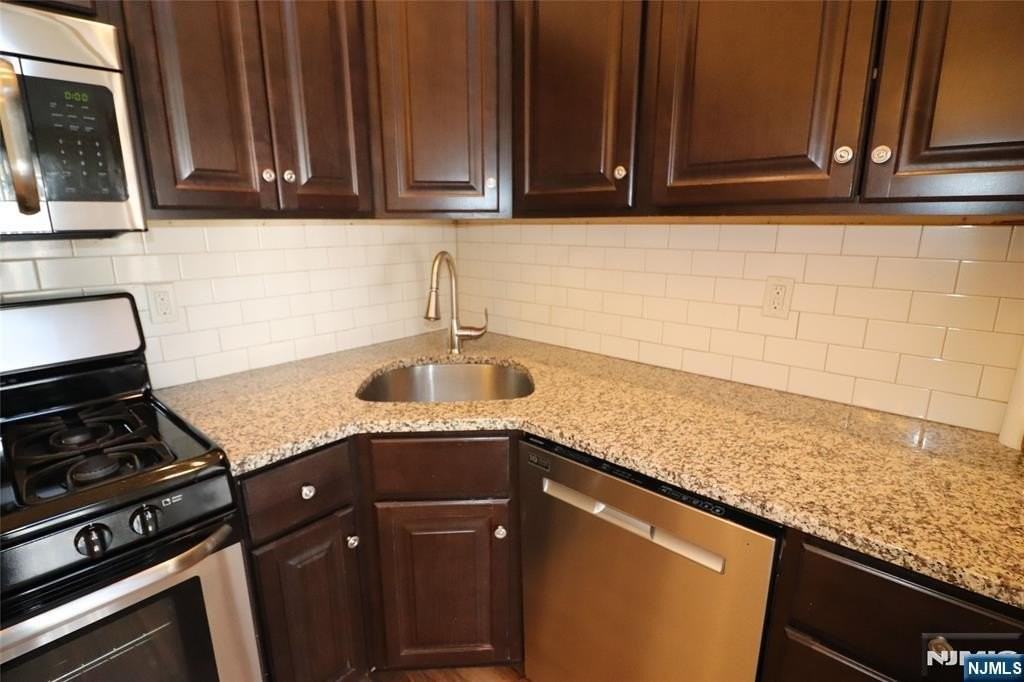 656 Plum Ter - Photo 5 of 13