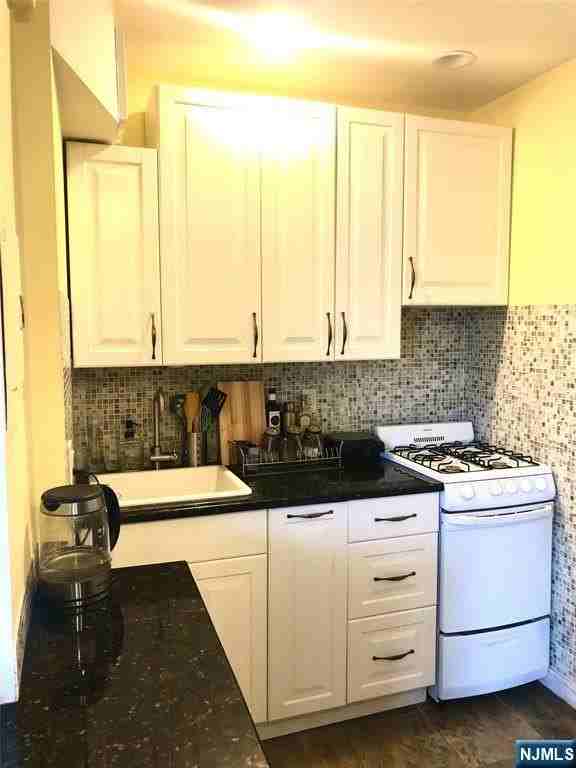 400 Fairview Ave Apt 4j - Photo 3 of 6