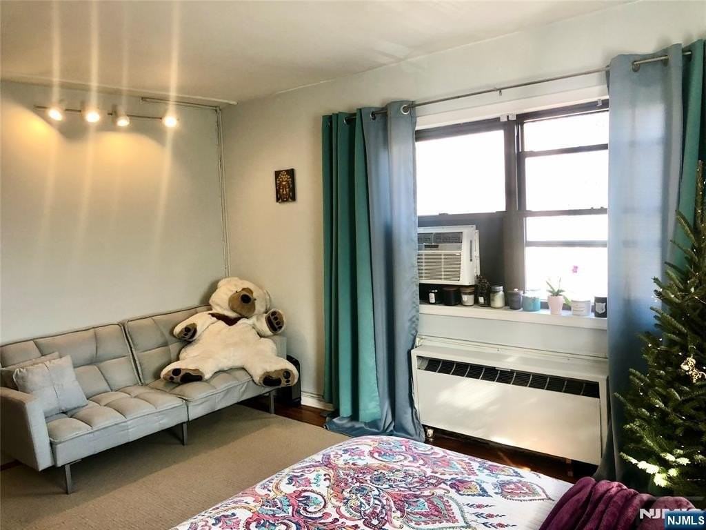 400 Fairview Ave Apt 4j - Photo 5 of 6