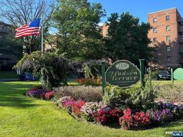 featured image of 2337 Hudson Terrace B14