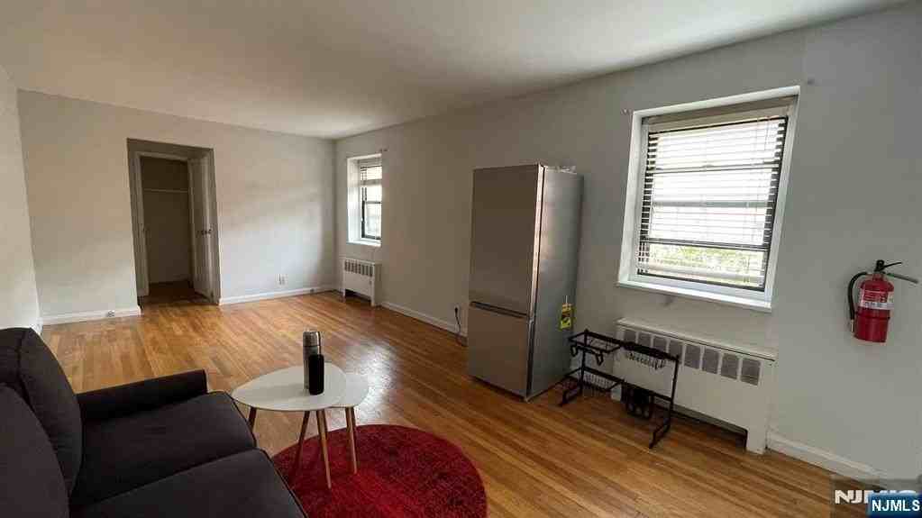 2337 Hudson Terrace B14 - Photo 5 of 16