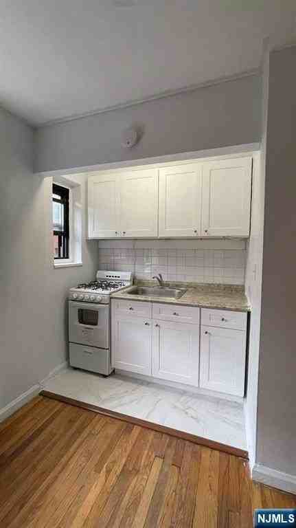 2337 Hudson Terrace B14 - Photo 6 of 16