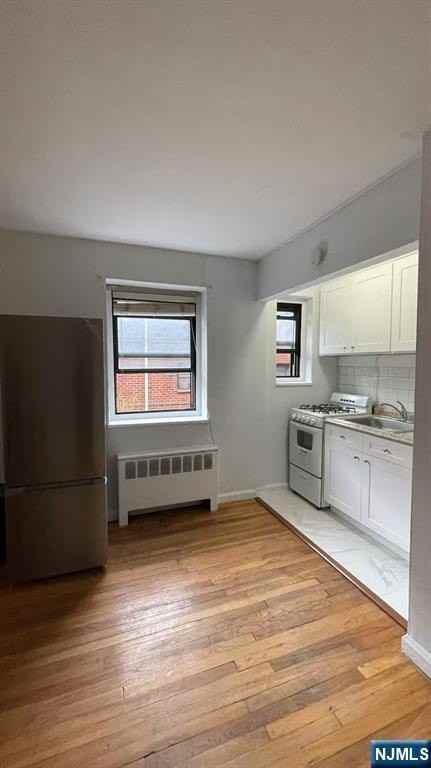 2337 Hudson Terrace B14 - Photo 7 of 16