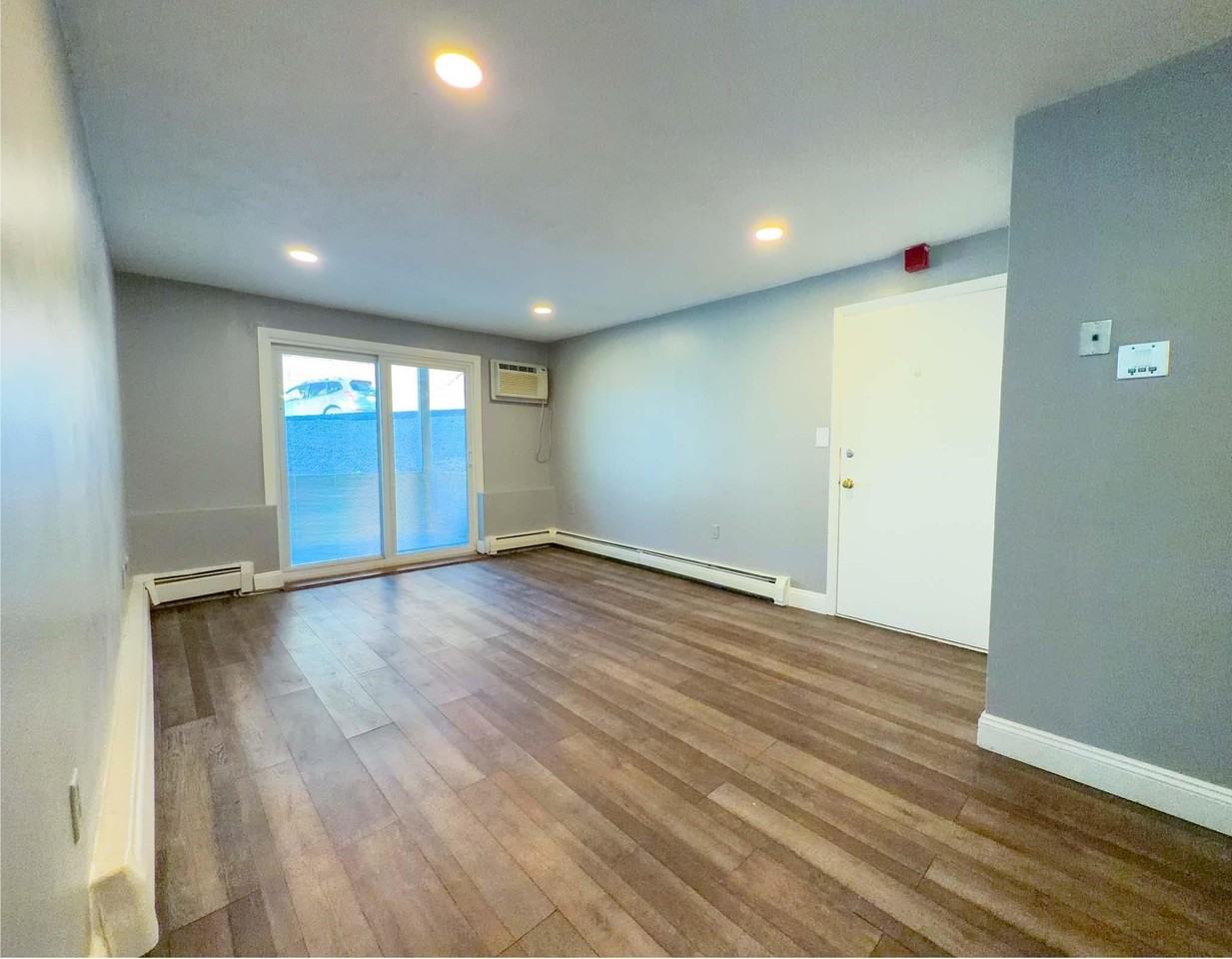 31 Andrew St #9 - Photo 4 of 13