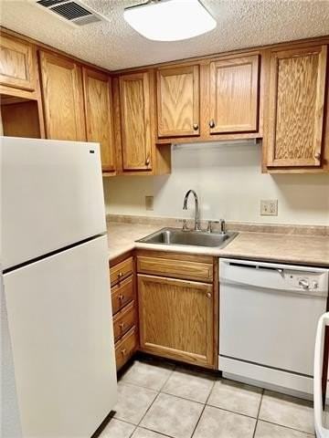 3008 9th St #110 - Photo 5 of 11