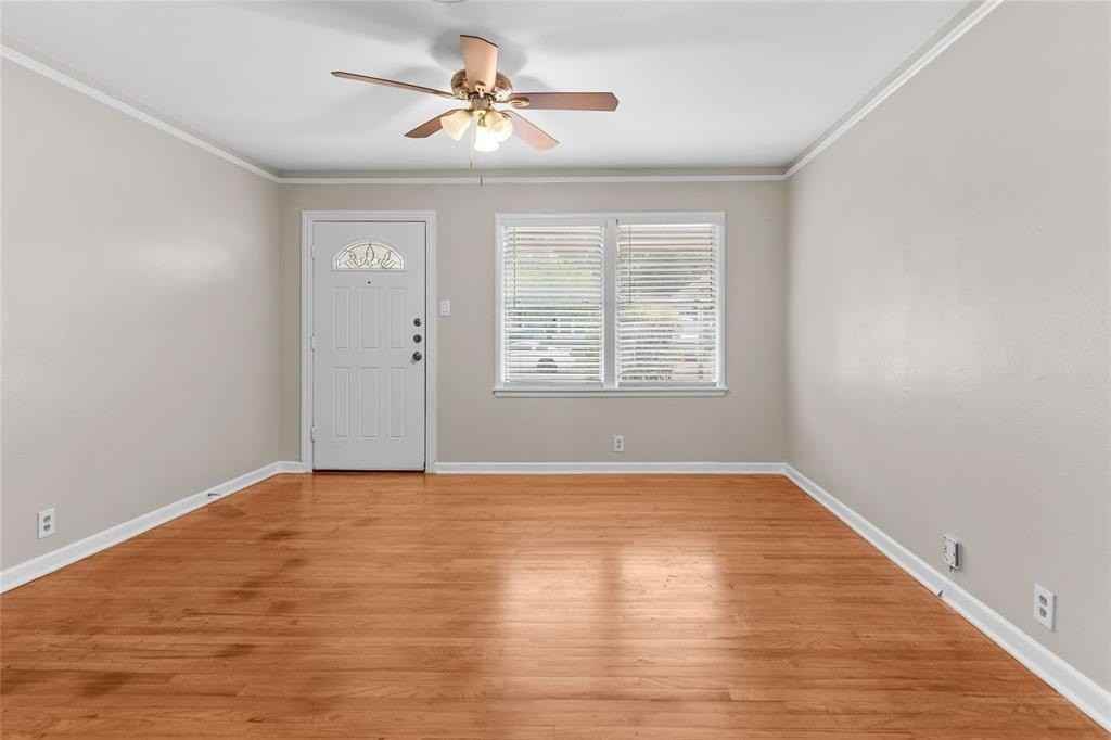 5229 Ira St N - Photo 7 of 34