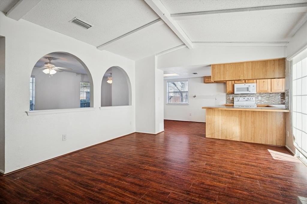 2804 Royal Oaks Dr - Photo 3 of 24